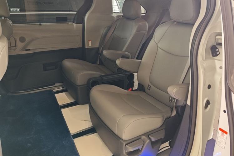 Used Toyota Granvia 2024 2.5L Hybrid Comfort Edition Left Rear Seat