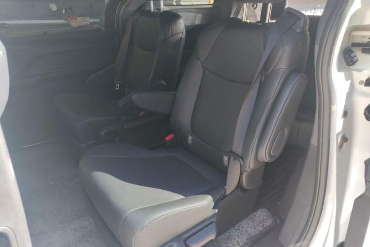 Used Toyota Granvia 2024 2.5L Hybrid Comfort Edition Left Rear Seat