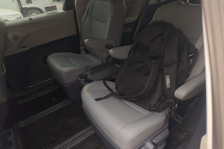 Used Toyota Granvia 2024 2.5L Hybrid Comfort Edition Left Rear Seat