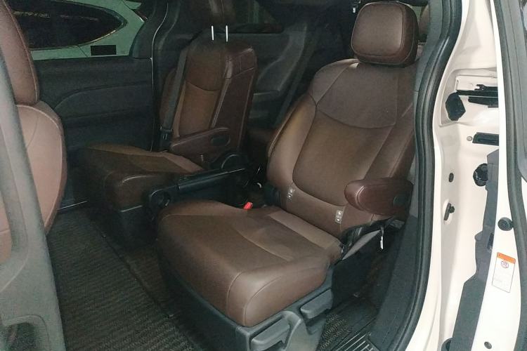 Used Toyota Granvia 2024 2.5L Hybrid Prestige PLUS Four-Wheel Drive Version Left Rear Seat