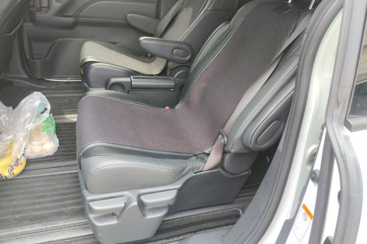 Used Toyota Granvia 2024 2.5L Hybrid Luxury Edition Left Rear Seat