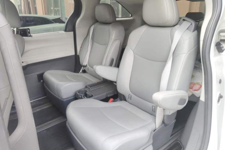 Used Toyota Granvia 2024 2.5L Hybrid Comfort Edition Left Rear Seat