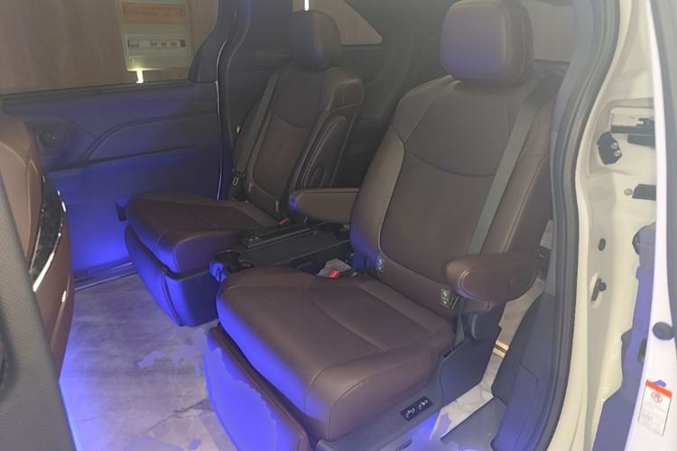 Used Toyota Granvia 2024 2.5L Hybrid Prestige PLUS Four-Wheel Drive Version Left Rear Seat