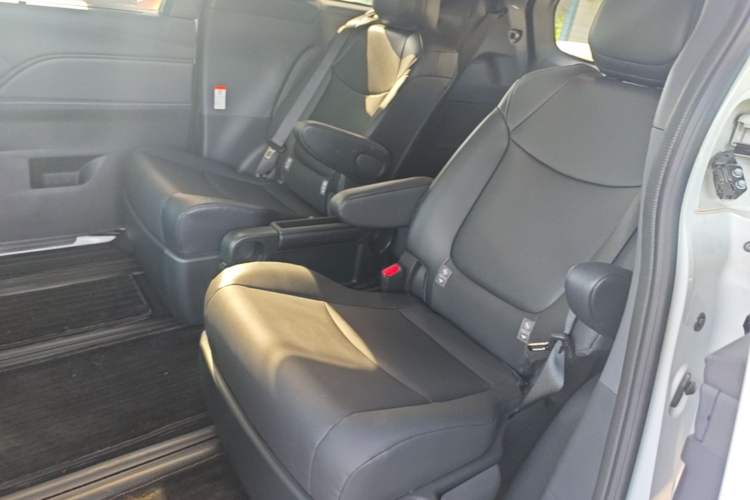 Used Toyota Granvia 2024 2.5L Hybrid Luxury Edition Left Rear Seat