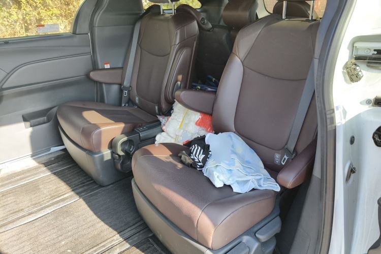 Used Toyota Granvia 2024 2.5L Hybrid Prestige PLUS Four-Wheel Drive Version Left Rear Seat