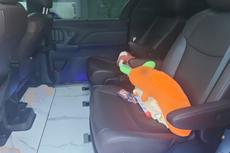 Used Toyota Granvia 2024 2.5L Hybrid Prestige PLUS Four-Wheel Drive Version Left Rear Seat