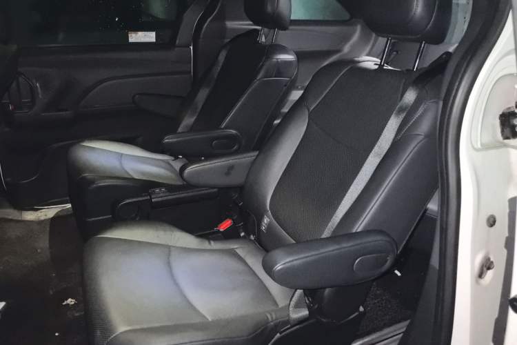 Used Toyota Granvia 2024 2.5L Hybrid Prestige PLUS Four-Wheel Drive Version Left Rear Seat