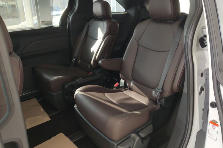 Used Toyota Granvia 2024 2.5L Hybrid Prestige PLUS Four-Wheel Drive Version Left Rear Seat