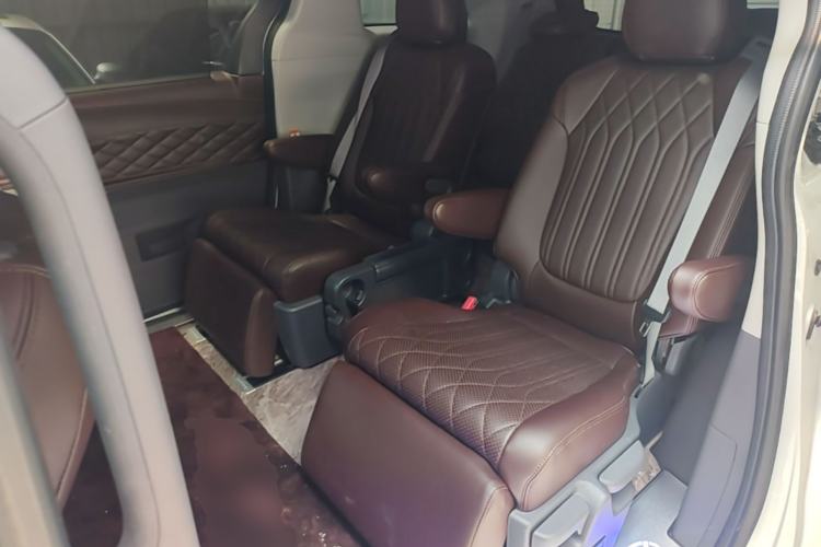 Used Toyota Granvia 2024 2.5L Hybrid Comfort Edition Left Rear Seat