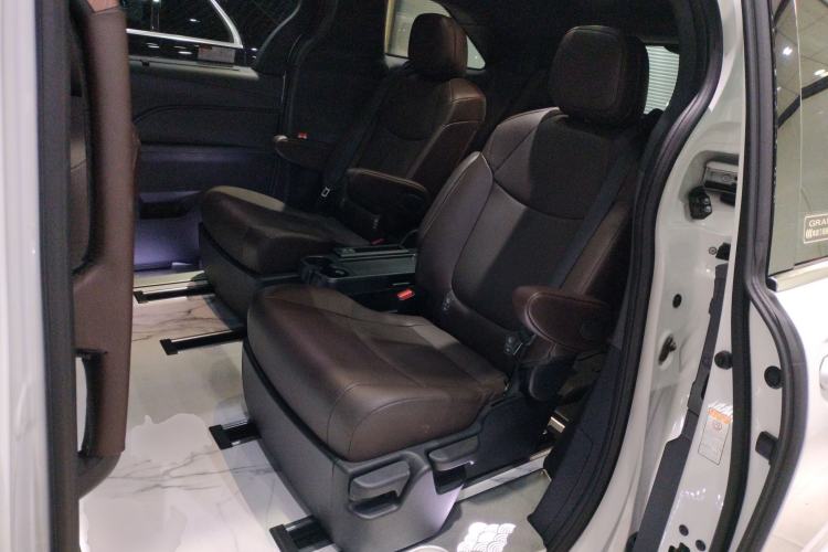 Used Toyota Granvia 2024 2.5L Hybrid Prestige PLUS Four-Wheel Drive Version Left Rear Seat