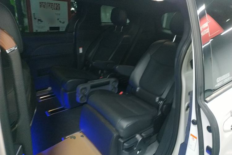 Used Toyota Granvia 2024 2.5L Hybrid Prestige PLUS Four-Wheel Drive Version Left Rear Seat
