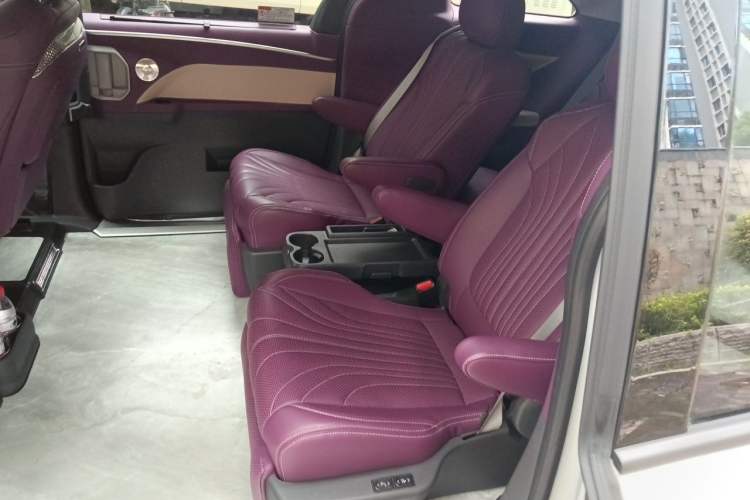 Used Toyota Granvia 2024 2.5L Hybrid Comfort Edition Left Rear Seat