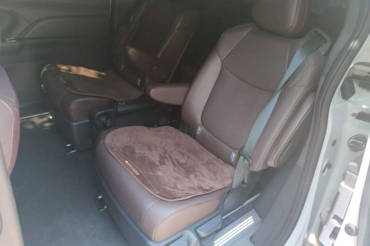 Used Toyota Granvia 2024 2.5L Hybrid Prestige PLUS Four-Wheel Drive Version Left Rear Seat