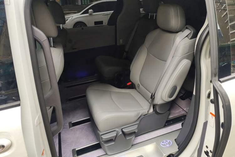 Used Toyota Granvia 2024 2.5L Hybrid Comfort Edition Left Rear Seat