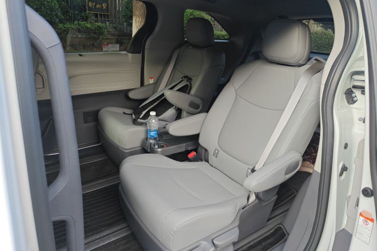 Used Toyota Granvia 2024 2.5L Hybrid Comfort Edition Left Rear Seat