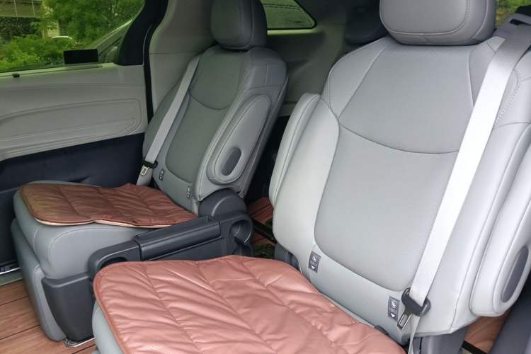 Used Toyota Granvia 2024 2.5L Hybrid Comfort Edition Left Rear Seat