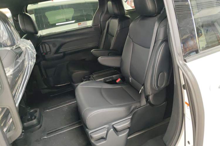 Used Toyota Granvia 2024 2.5L Hybrid Comfort Edition Left Rear Seat