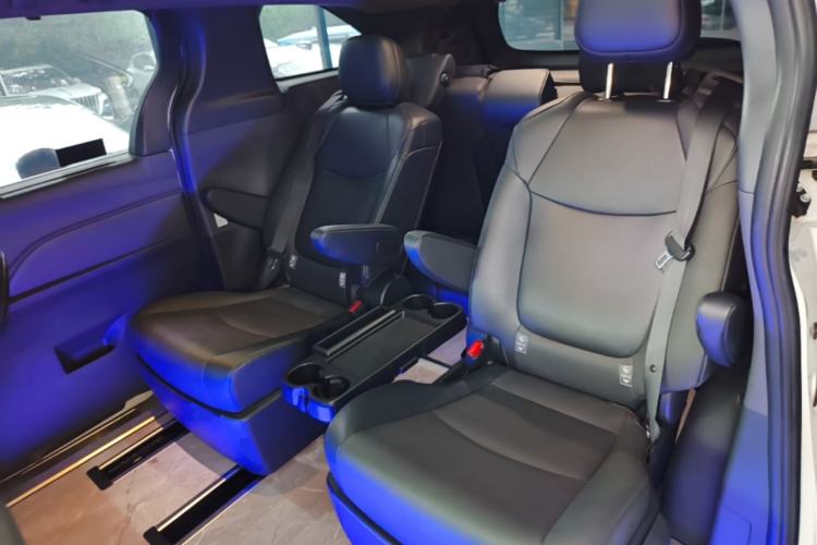 Used Toyota Granvia 2024 2.5L Hybrid Luxury Edition Left Rear Seat