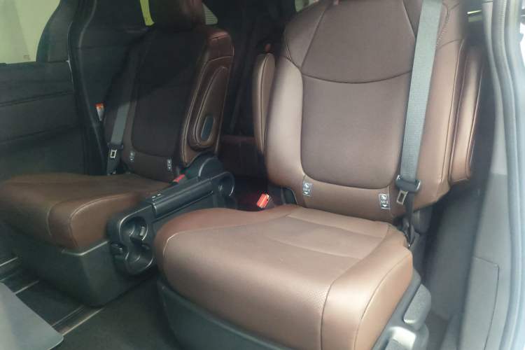 Used Toyota Granvia 2024 2.5L Hybrid Prestige PLUS Four-Wheel Drive Version Left Rear Seat
