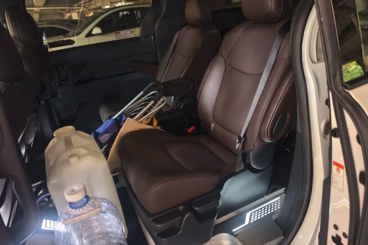 Used Toyota Granvia 2024 2.5L Hybrid Prestige PLUS Four-Wheel Drive Version Left Rear Seat
