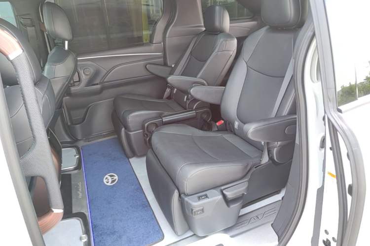Used Toyota Granvia 2024 2.5L Hybrid Luxury Edition Left Rear Seat