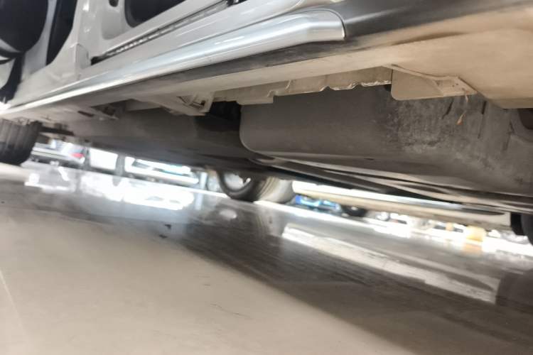 Used Toyota Granvia 2024 2.5L Hybrid Prestige PLUS Edition Left Side Sill