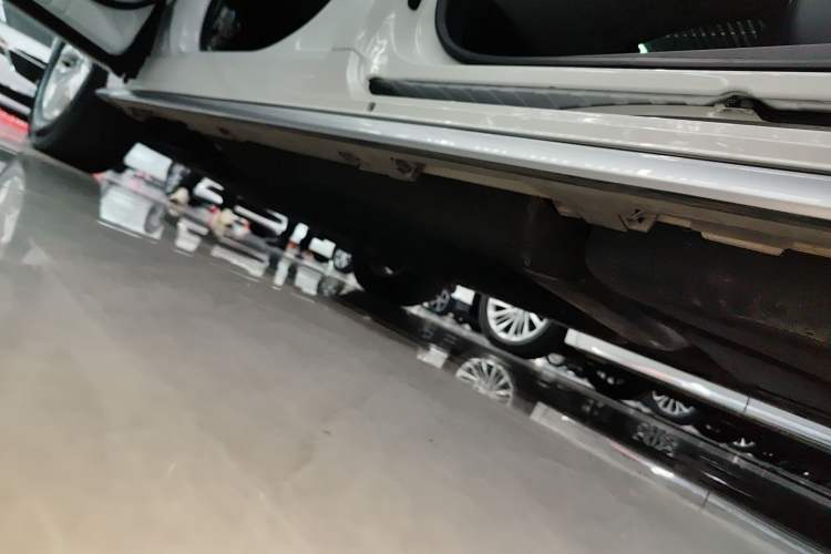 Used Toyota Granvia 2024 2.5L Hybrid Comfort Edition Left Side Sill