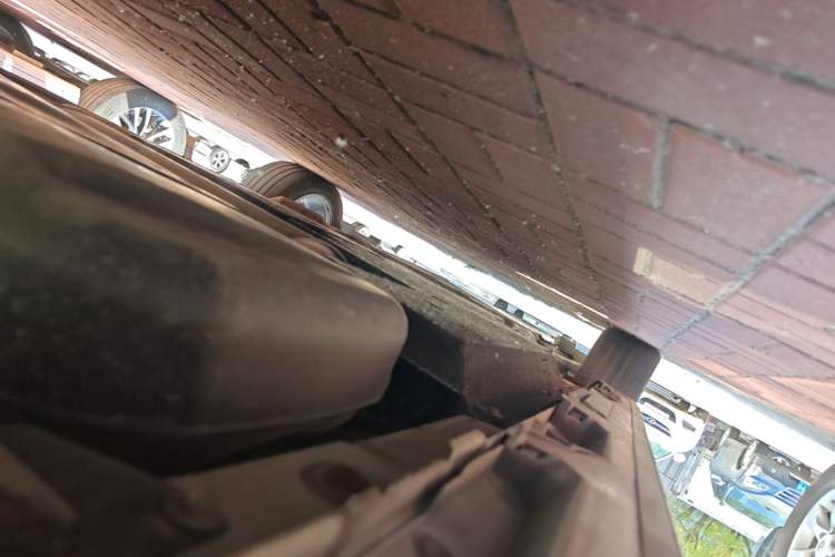Used Toyota Granvia 2024 2.5L Hybrid Prestige PLUS Edition Left Side Sill