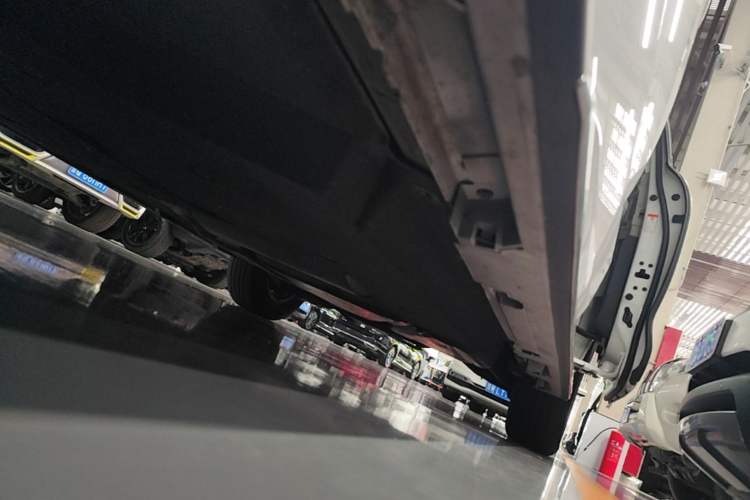 Used Toyota Granvia 2024 2.5L Hybrid Comfort Edition Left Side Sill