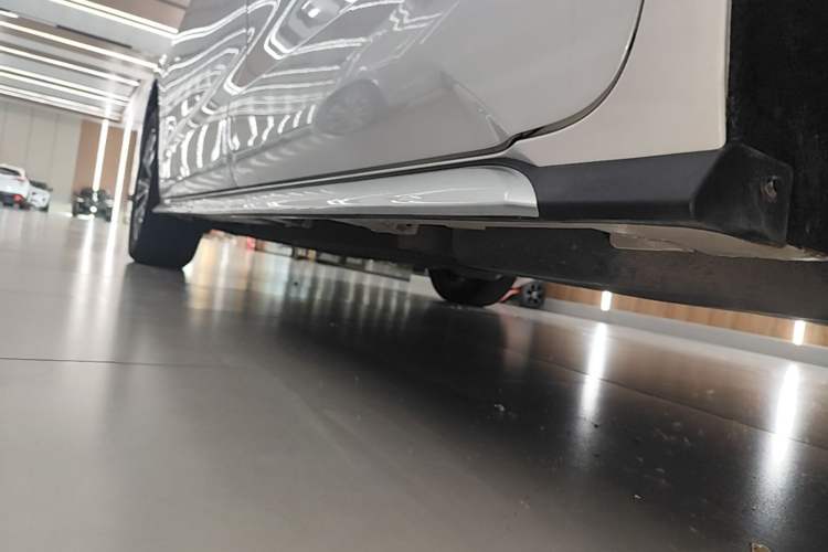 Used Toyota Granvia 2024 2.5L Hybrid Prestige PLUS Four-Wheel Drive Version Left Side Sill
