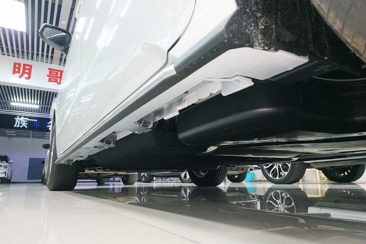 Used Toyota Granvia 2024 2.5L Hybrid Comfort Edition Left Side Sill