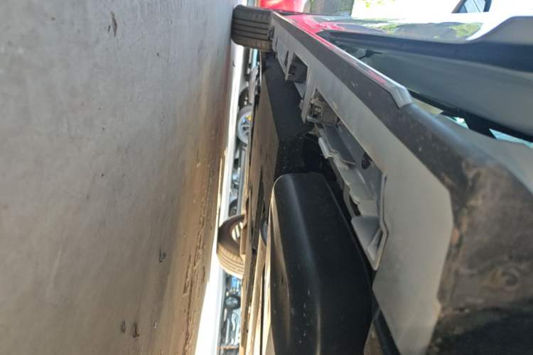 Used Toyota Granvia 2024 2.5L Hybrid Luxury Edition Left Side Sill