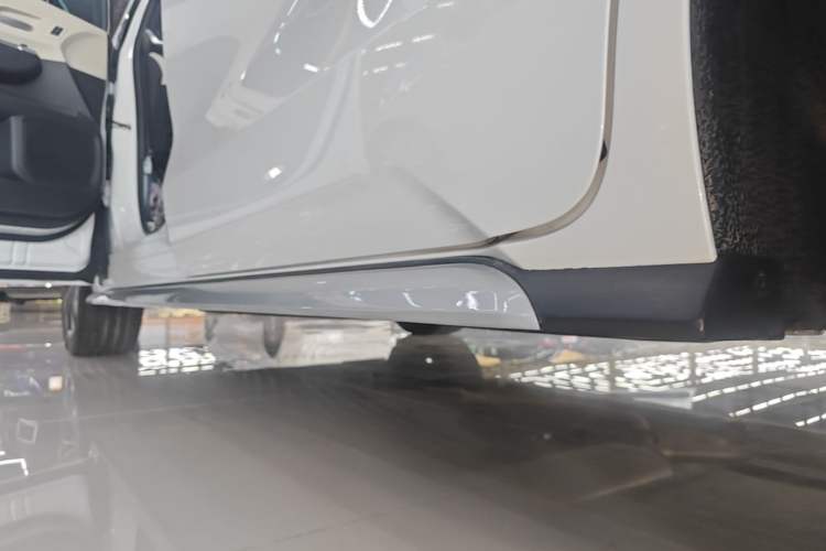 Used Toyota Granvia 2024 2.5L Hybrid Prestige ULTRA Edition Left Side Sill