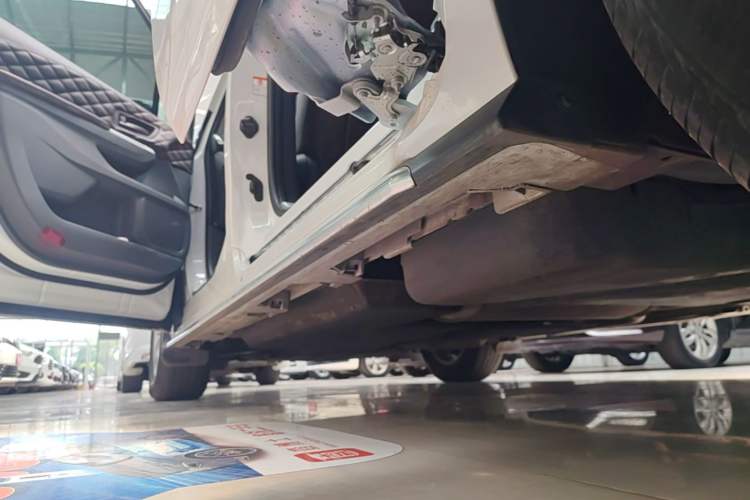 Used Toyota Granvia 2024 2.5L Hybrid Comfort Edition Left Side Sill