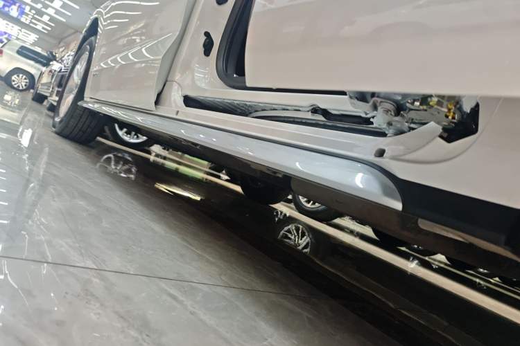 Used Toyota Granvia 2024 2.5L Hybrid Comfort Edition Left Side Sill