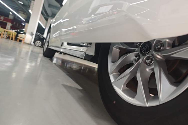 Used Toyota Granvia 2024 2.5L Hybrid Comfort Edition Left Side Sill