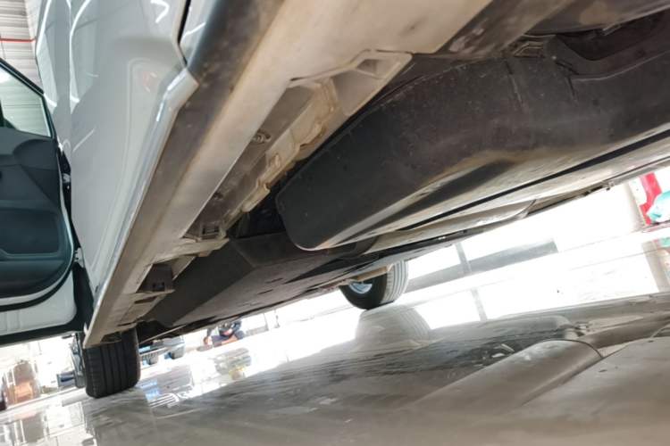 Used Toyota Granvia 2024 2.5L Hybrid Luxury Edition Left Side Sill