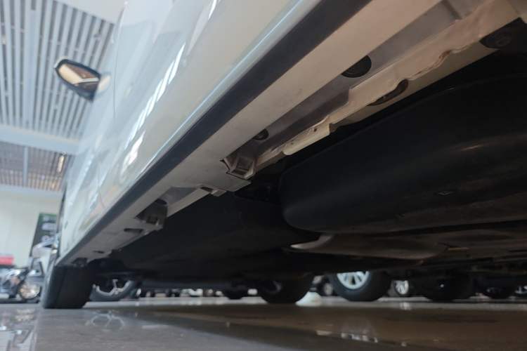 Used Toyota Granvia 2024 2.5L Hybrid Prestige PLUS Edition Left Side Sill