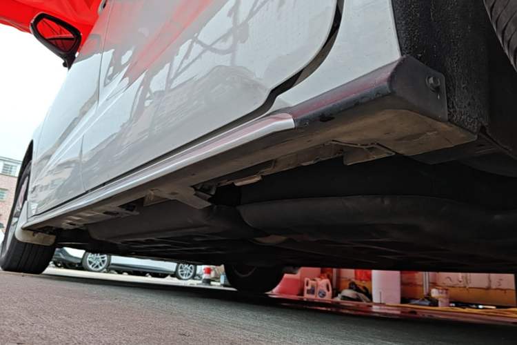 Used Toyota Granvia 2024 2.5L Hybrid Comfort Edition Left Side Sill