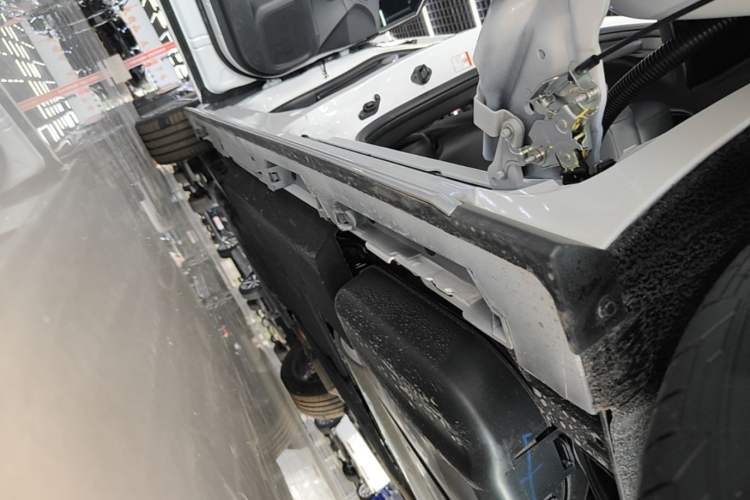 Used Toyota Granvia 2024 2.5L Hybrid Prestige PLUS Edition Left Side Sill