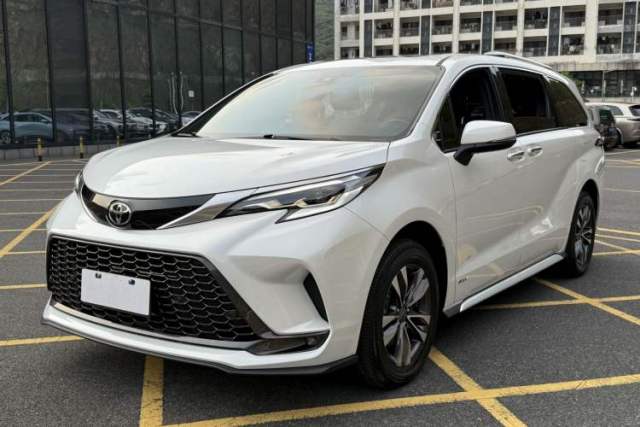 Used Toyota Granvia 2024 2.5L Hybrid Luxury Edition