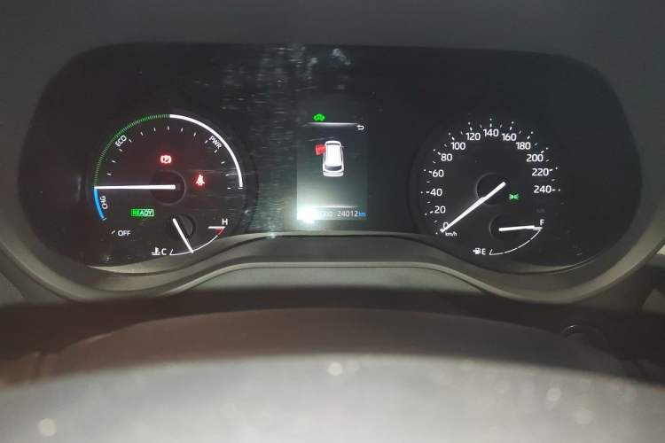 Used Toyota Granvia 2024 2.5L Hybrid Luxury Edition Odometer Close Up
