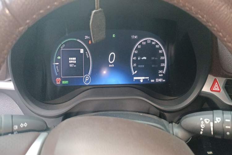 Used Toyota Granvia 2024 2.5L Hybrid Prestige PLUS Four-Wheel Drive Version Odometer Close Up