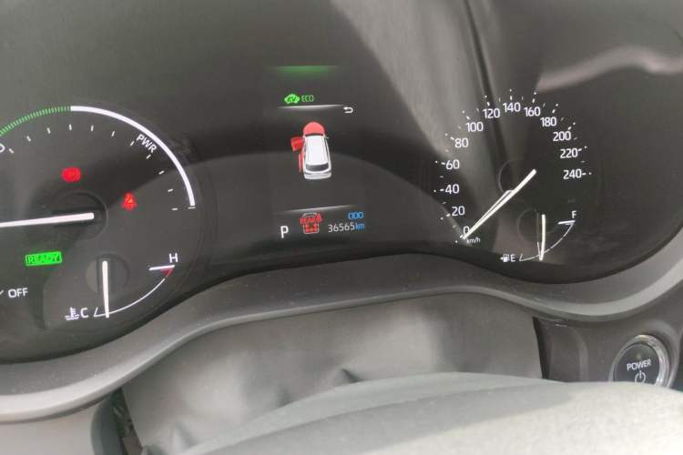 Used Toyota Granvia 2024 2.5L Hybrid Luxury Edition Odometer Close Up