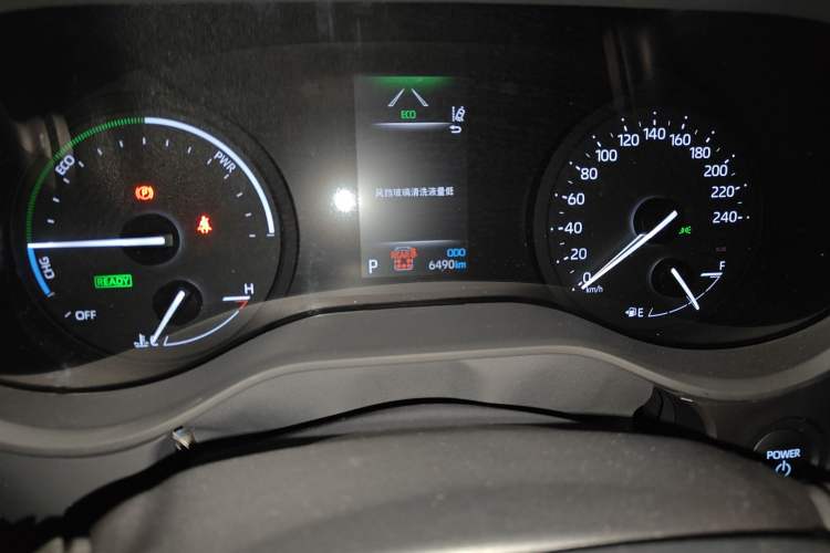 Used Toyota Granvia 2024 2.5L Hybrid Comfort Edition Odometer Close Up