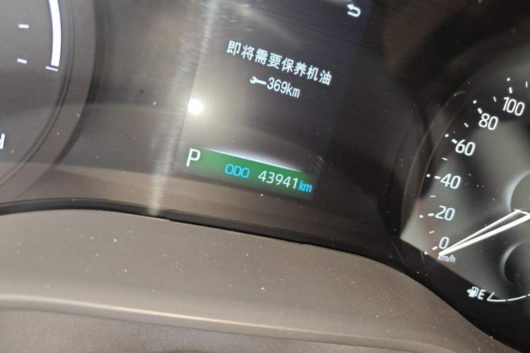 Used Toyota Granvia 2024 2.5L Hybrid Luxury Edition Odometer Close Up