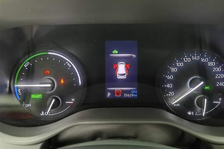 Used Toyota Granvia 2024 2.5L Hybrid Comfort Edition Odometer Close Up