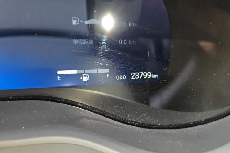 Used Toyota Granvia 2024 2.5L Hybrid Prestige PLUS Four-Wheel Drive Version Odometer Close Up