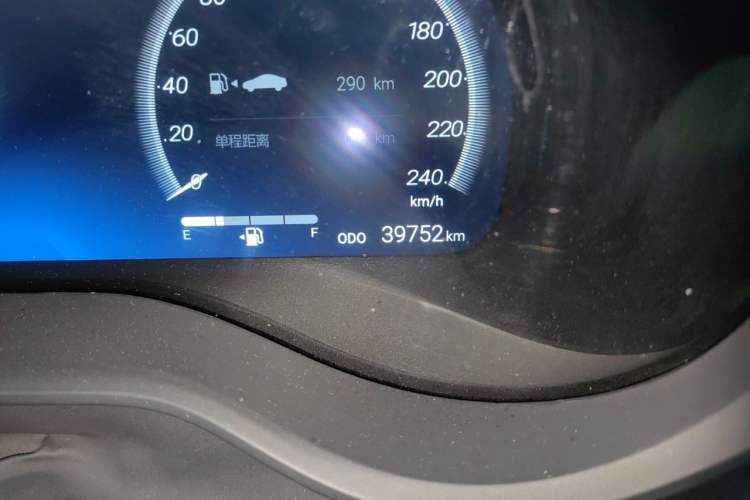 Used Toyota Granvia 2024 2.5L Hybrid Prestige PLUS Edition Odometer Close Up