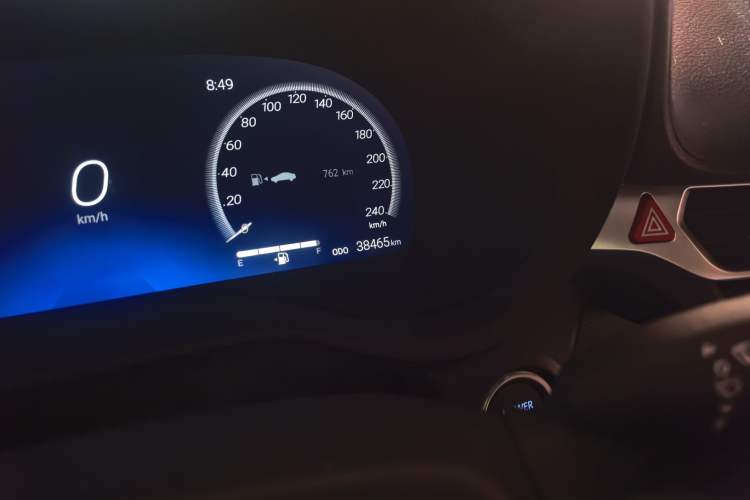 Used Toyota Granvia 2024 2.5L Hybrid Prestige PLUS Four-Wheel Drive Version Odometer Close Up